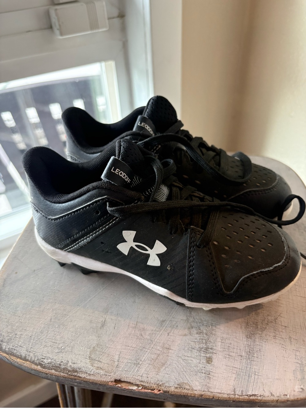 Under Armour Lead Off Baseball Cleats, size 13K
